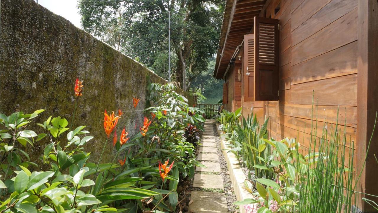 Sanggar Pantcha Indra Guest House Kemuning ภายนอก รูปภาพ