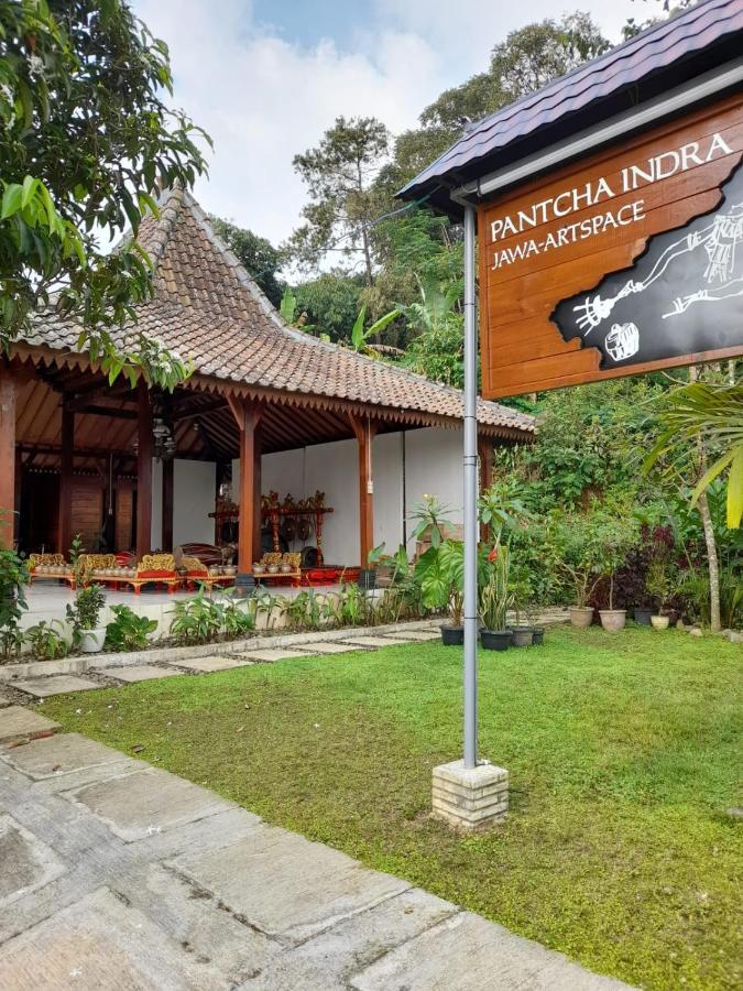 Sanggar Pantcha Indra Guest House Kemuning ภายนอก รูปภาพ