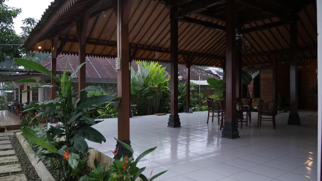Sanggar Pantcha Indra Guest House Kemuning ภายนอก รูปภาพ