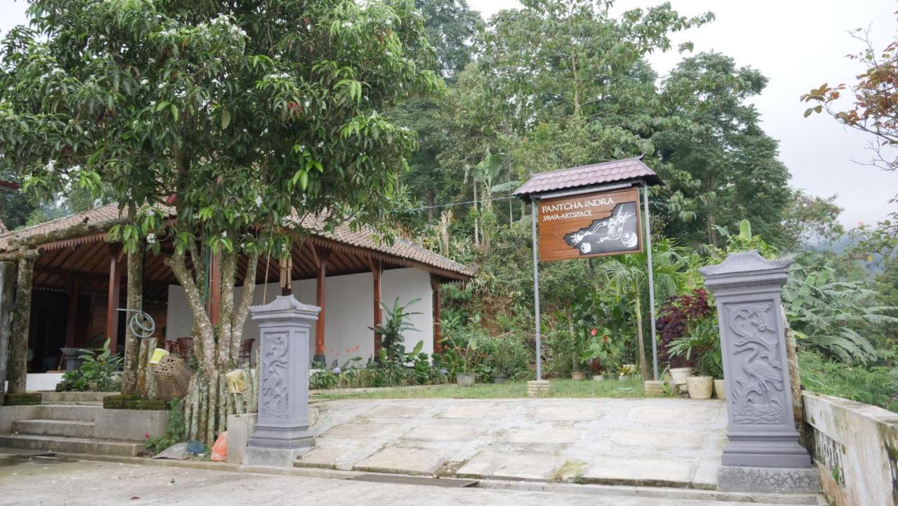 Sanggar Pantcha Indra Guest House Kemuning ภายนอก รูปภาพ