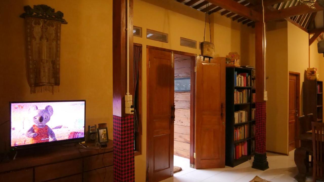 Sanggar Pantcha Indra Guest House Kemuning ภายนอก รูปภาพ