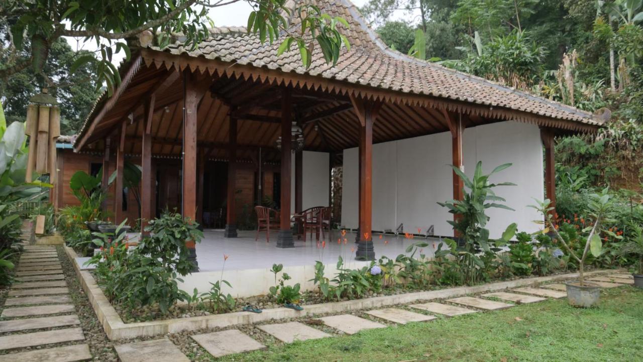 Sanggar Pantcha Indra Guest House Kemuning ภายนอก รูปภาพ
