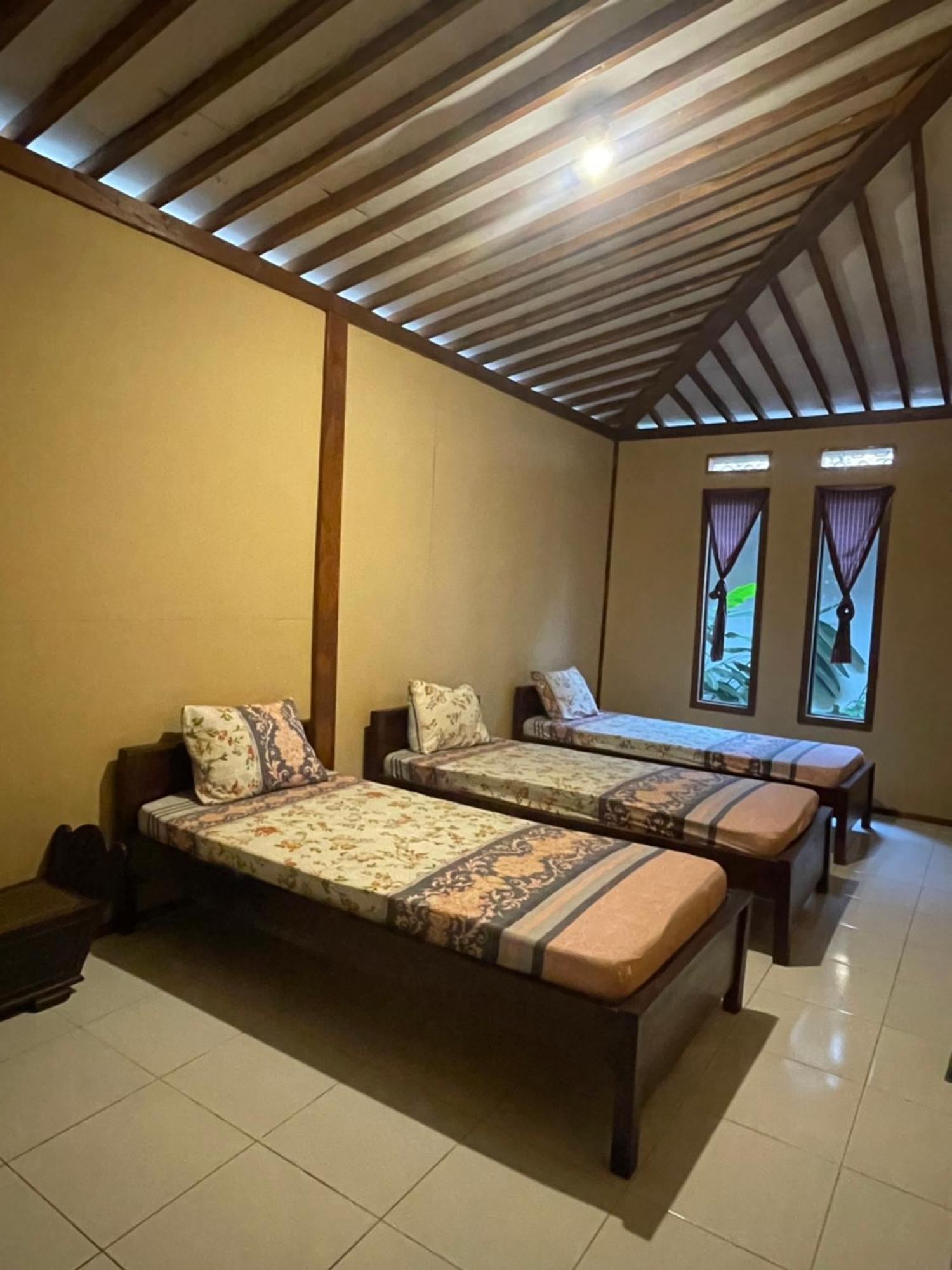 Sanggar Pantcha Indra Guest House Kemuning ภายนอก รูปภาพ